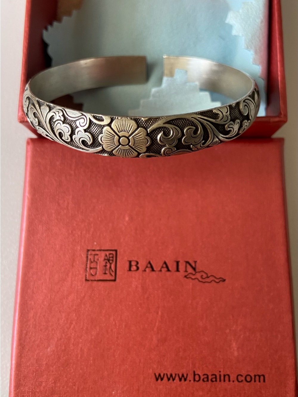 BAAIN Floral Silver 990 Engraved Cuff Bracelet